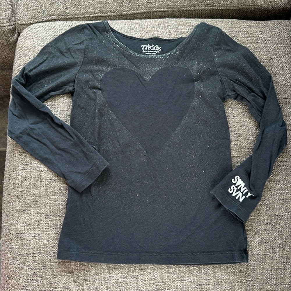 77kids by American Eagle Girls Black Glitter Heart Graphic Top Size S 7/8